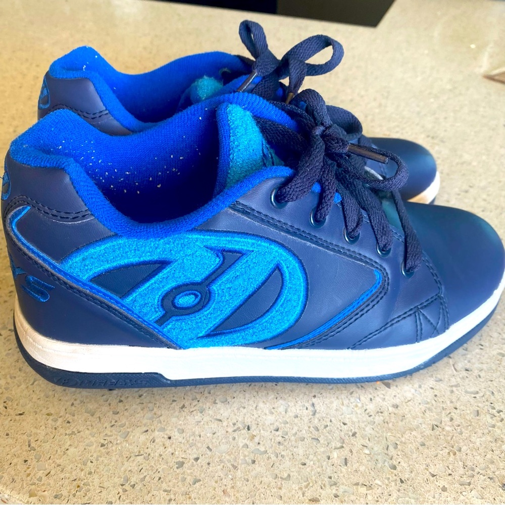 Heely’s youth size 6